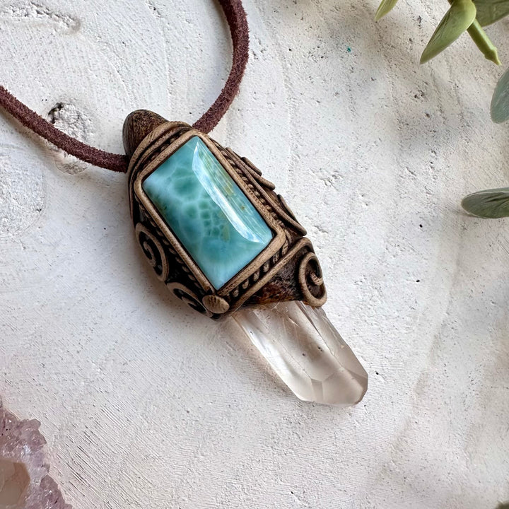 Spiritual jewelry combining quartz and larimar