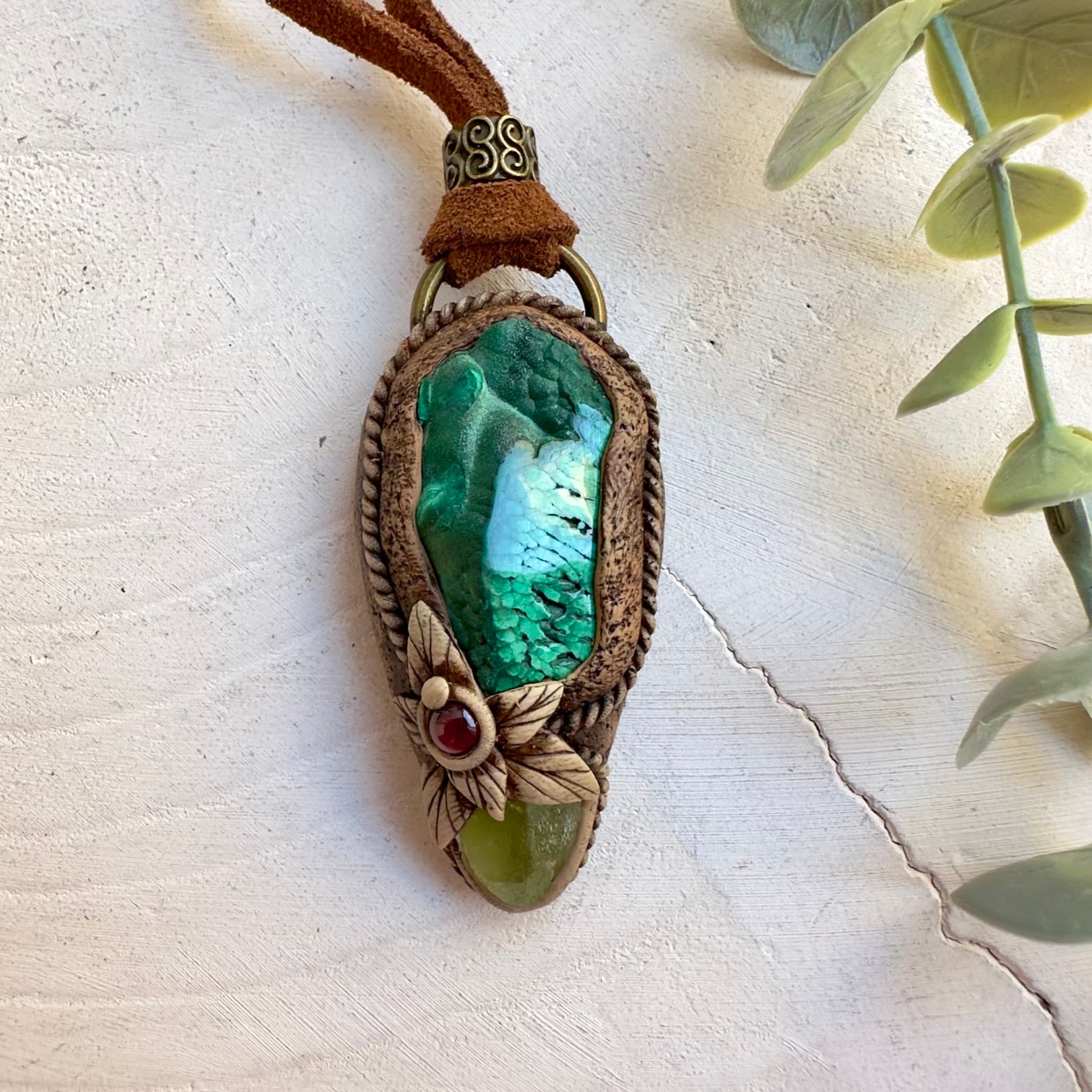 Handmade unisex crystal necklace featuring natural malachite