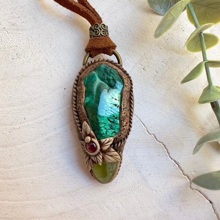 Handmade unisex crystal necklace featuring natural malachite