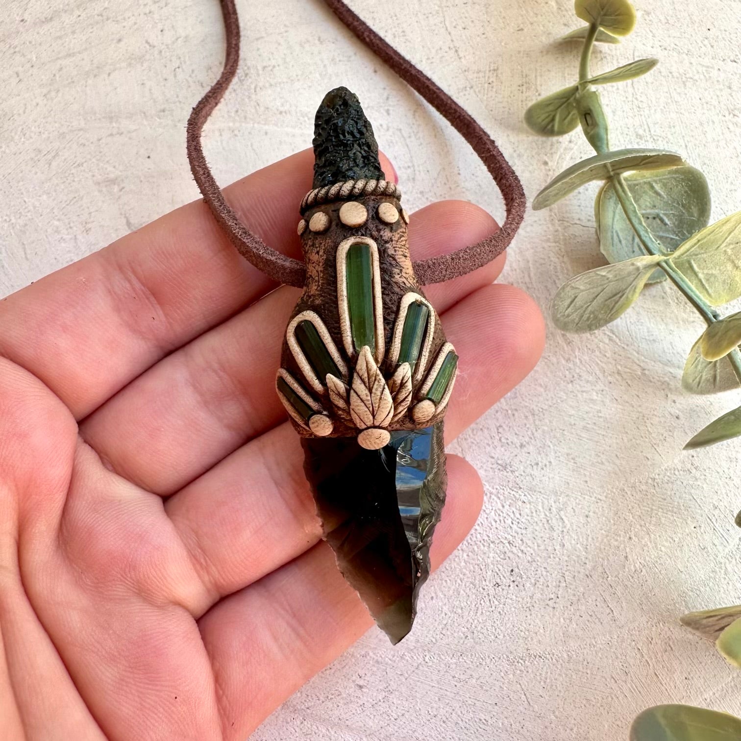 Unisex protection crystal necklace for grounding and strength