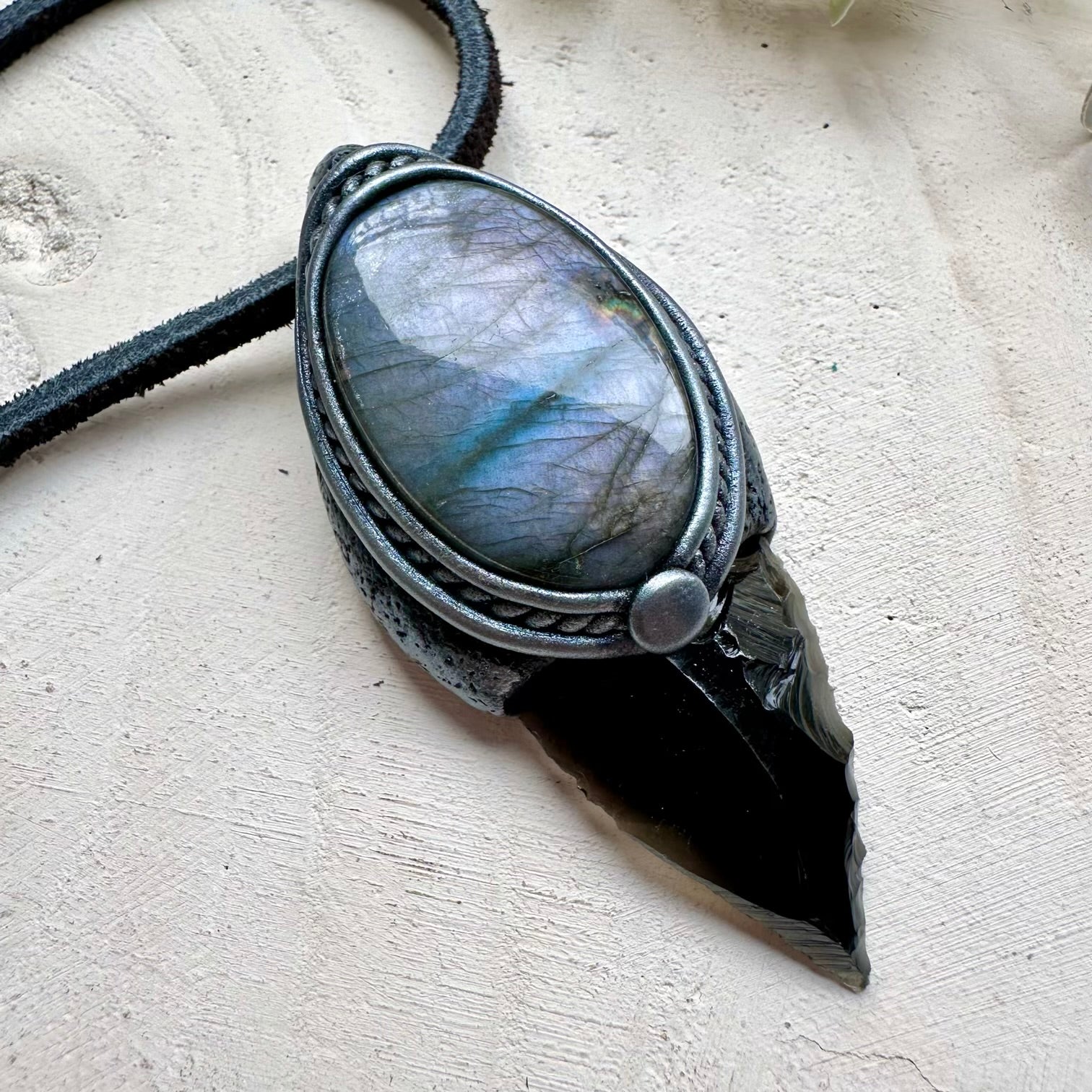 Healing crystal pendant with black obsidian and labradorite
