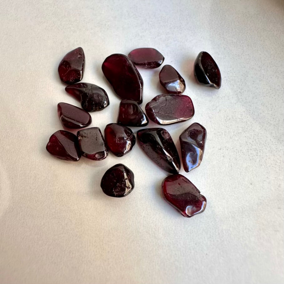 Garnet healing crystals for passion and grounding
