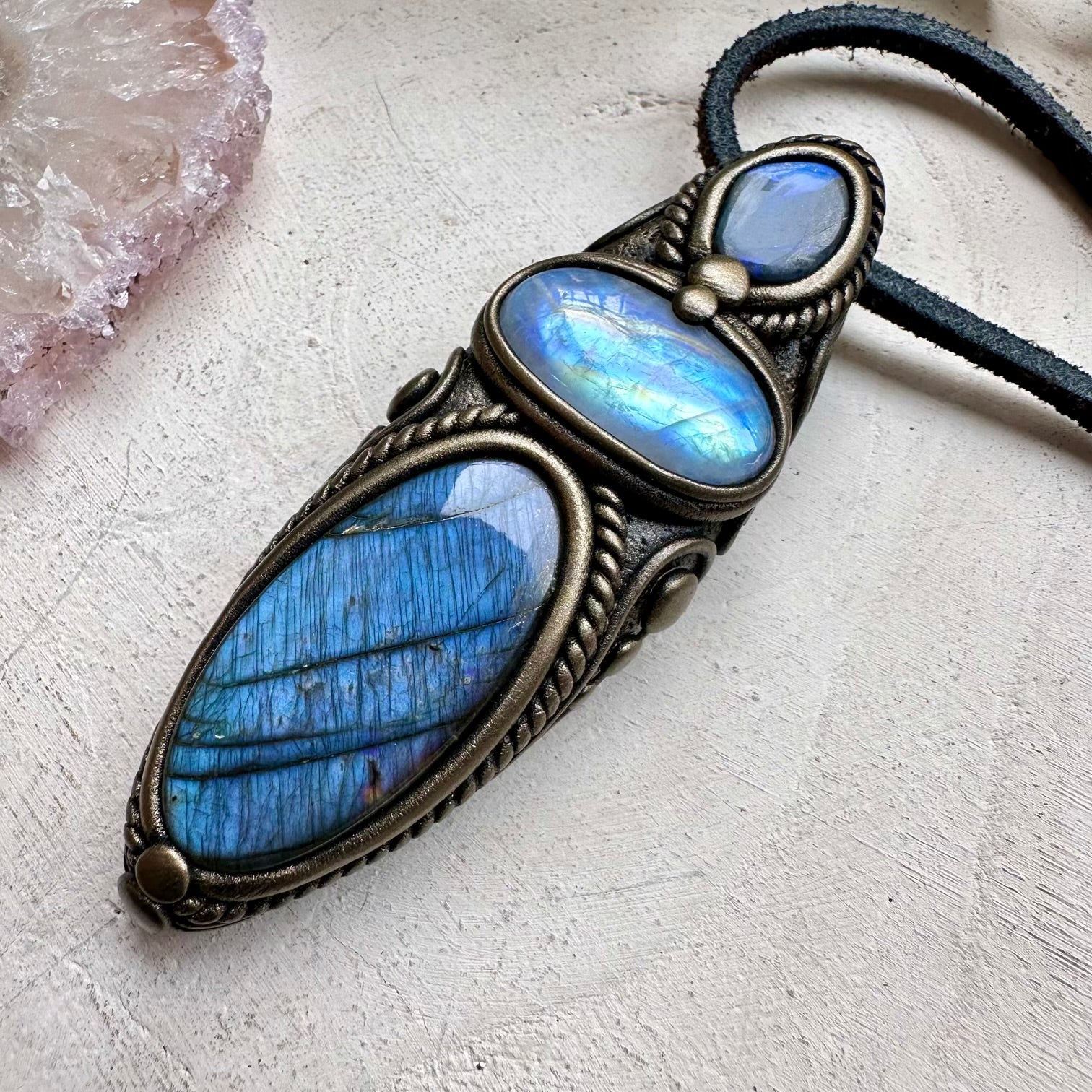 Healing crystal pendant with labradorite and rainbow moonstone