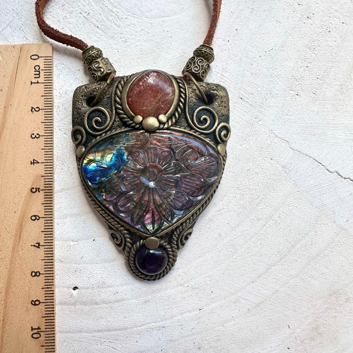 Spiritual necklace for intuition, joy and emotional balance