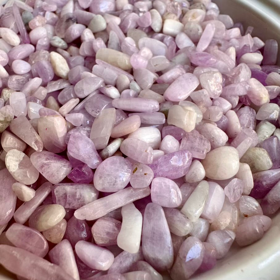 Polished Kunzite crystal chips for jewelry making