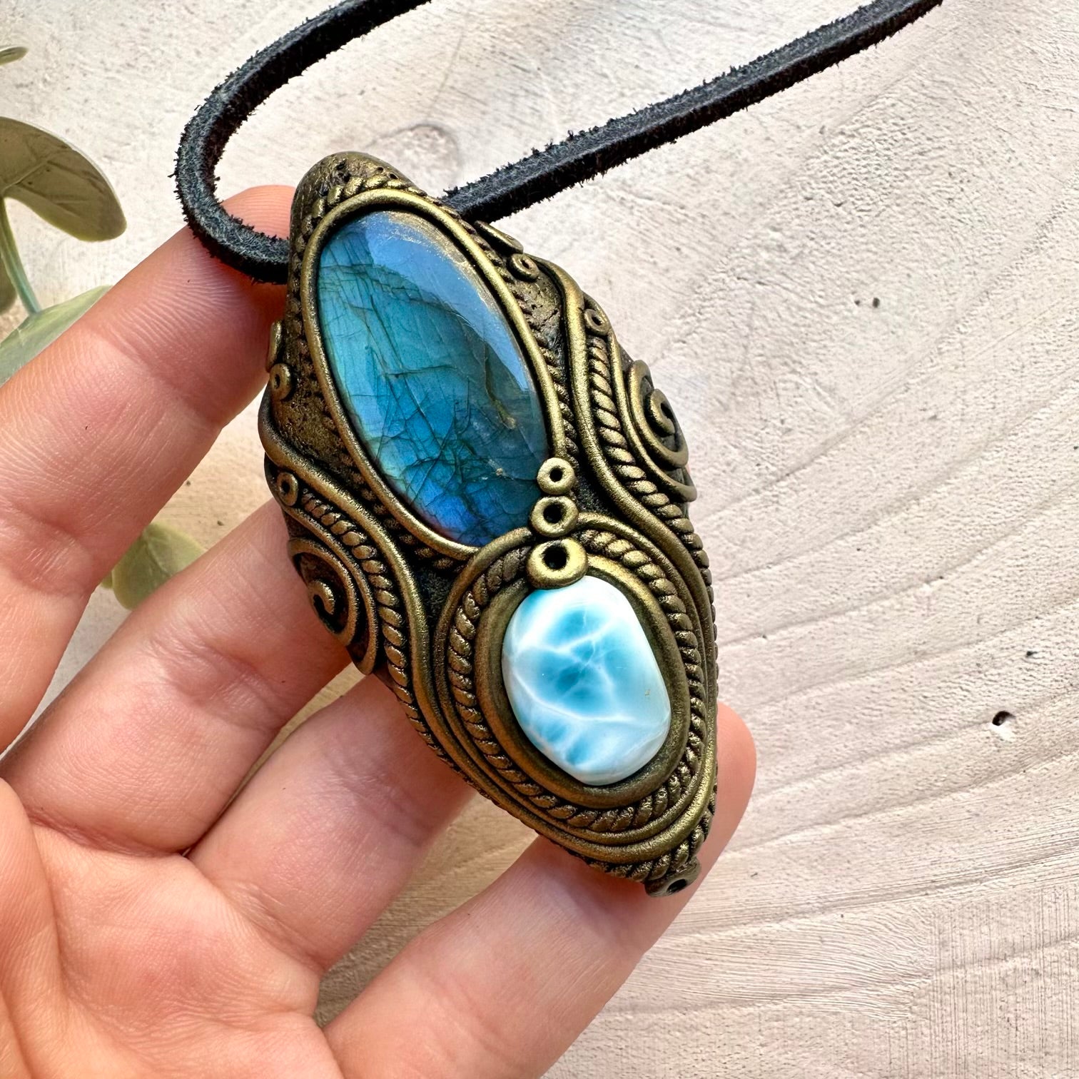 Energy pendant with labradorite and larimar