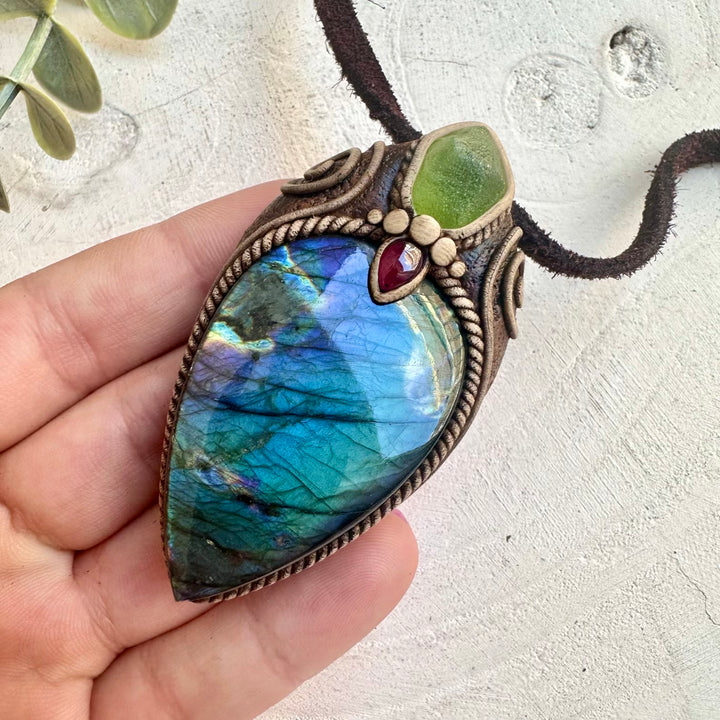 Spiritual necklace for intuition and positive energy