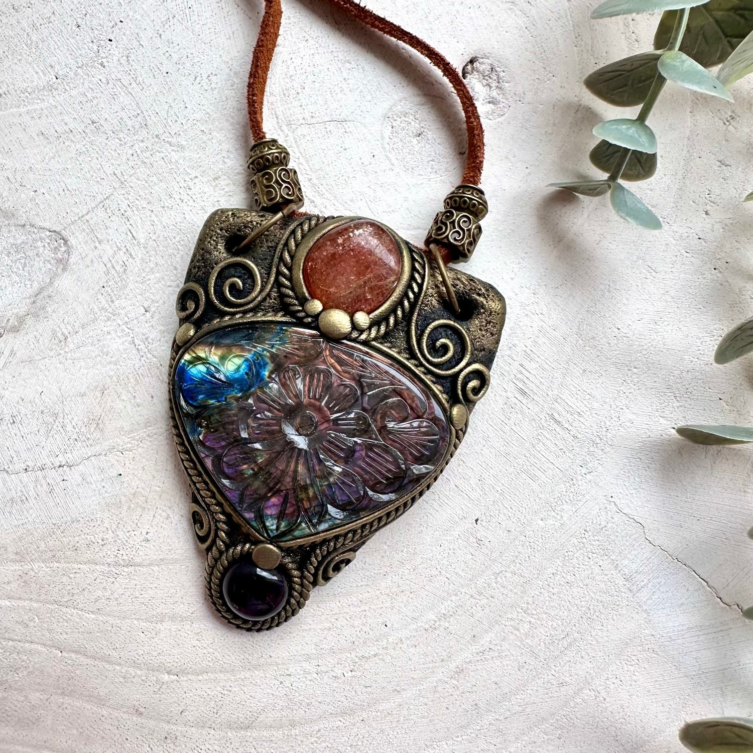 Curved Labradorite, Sunstone & Amethyst Necklace – Healing Crystal Jewelry, Spiritual Gemstone Pendant