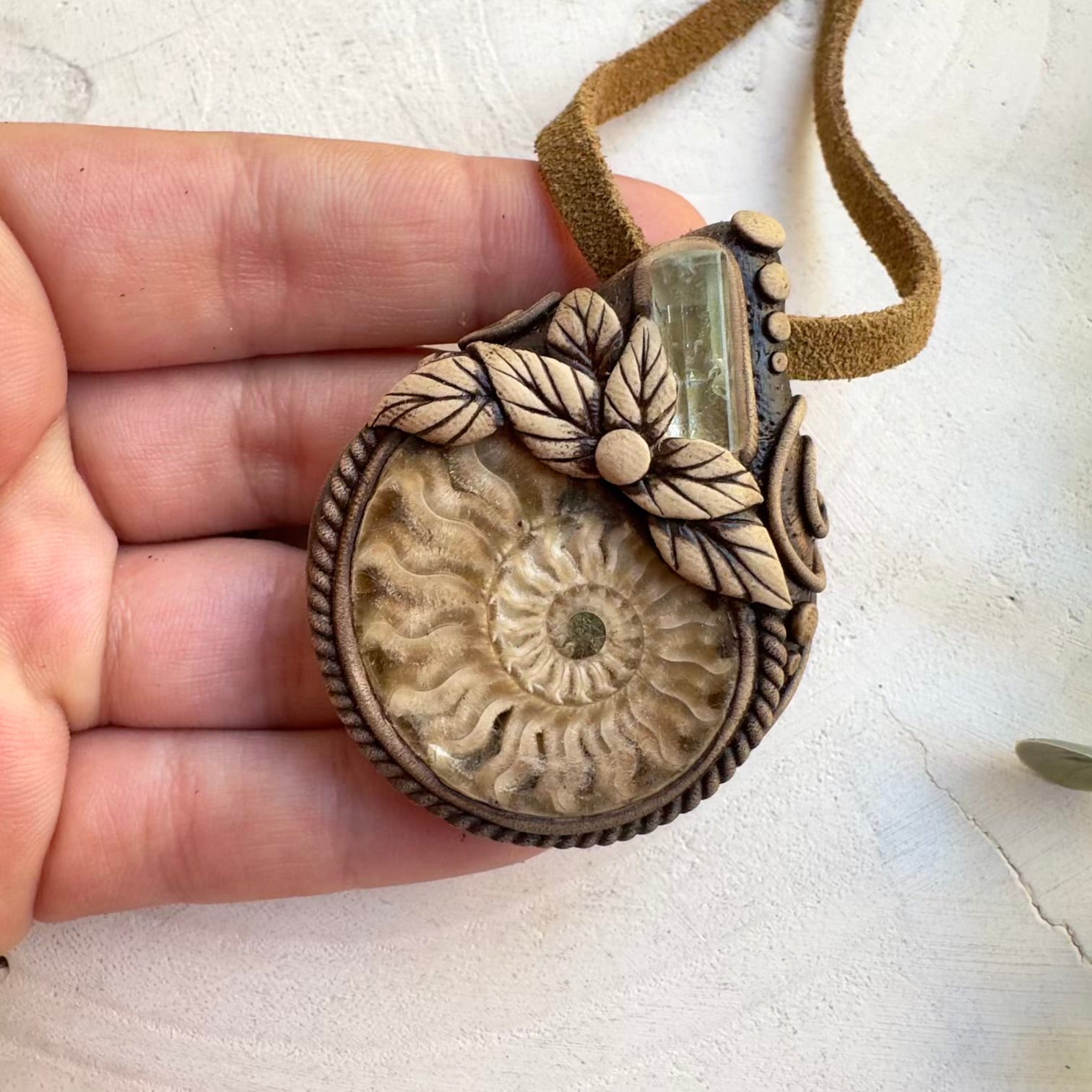 Natural ammonite fossil pendant necklace unsiex