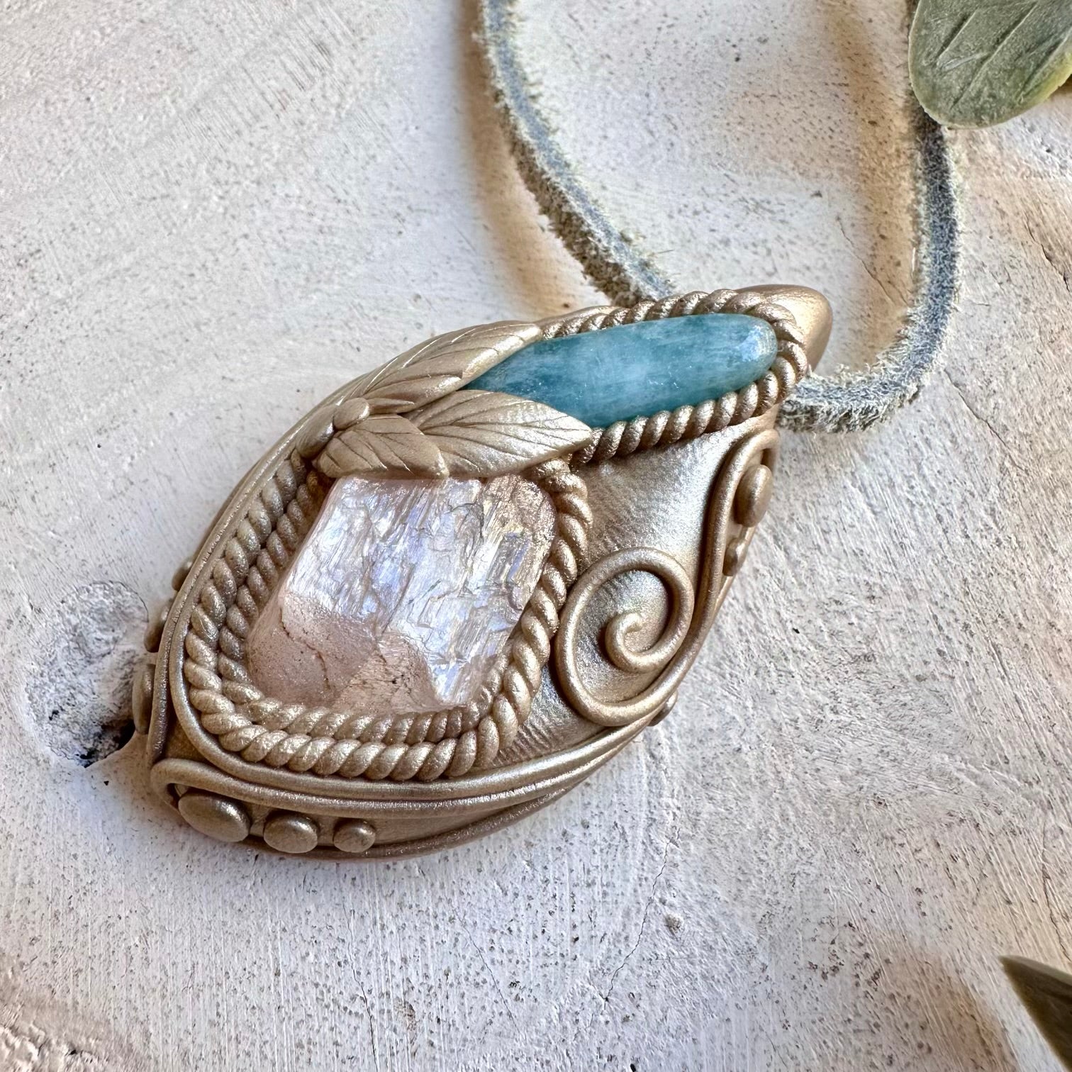 Aquamarine and Kunzite Crystal Necklace – Heart Healing & Peaceful Energy Jewelry