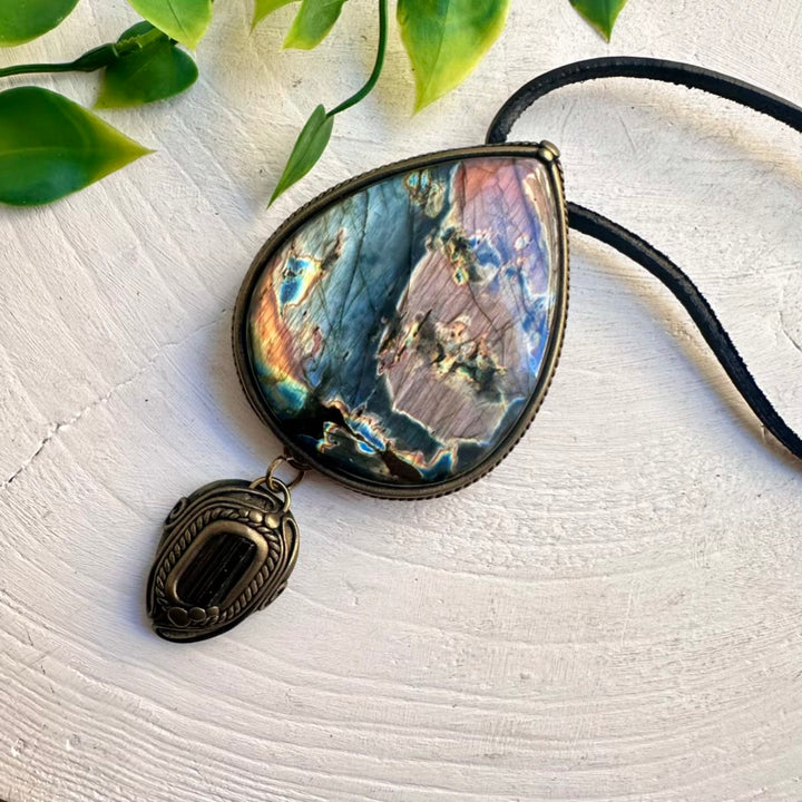 Healing crystal necklace – Labradorite and Tourmaline stones