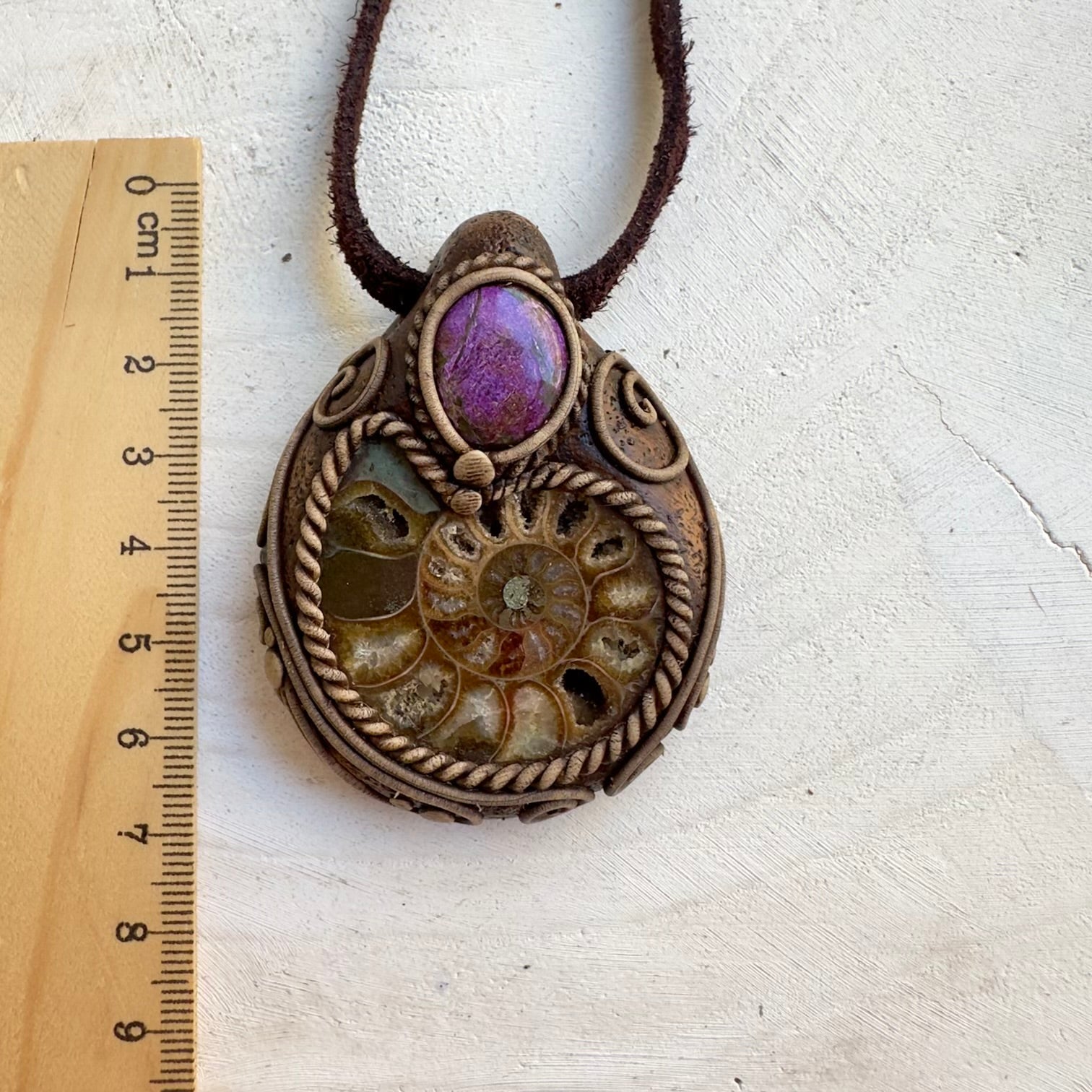 Healing crystal necklace combining stichtite and ammonite
