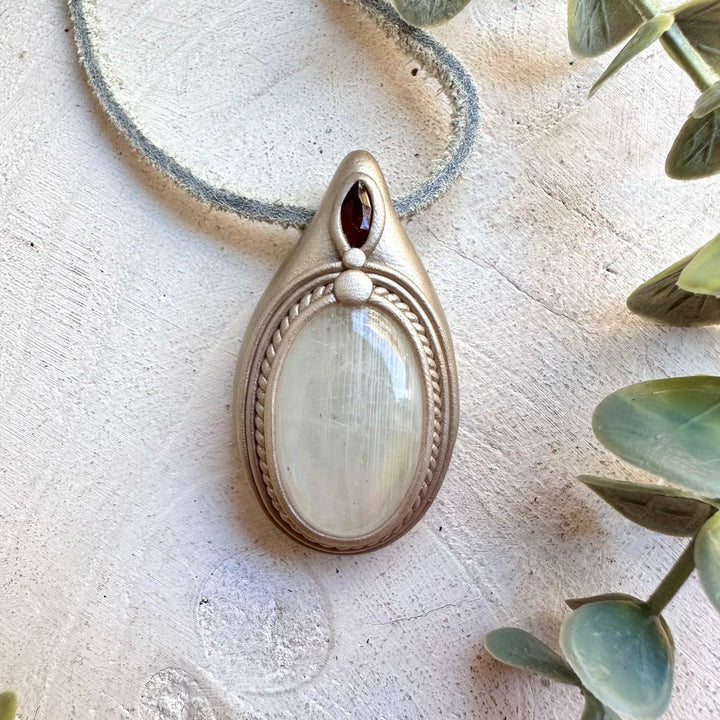 Moonstone & Garnet Necklace – Rainbow Moonstone Healing Crystal Jewelry