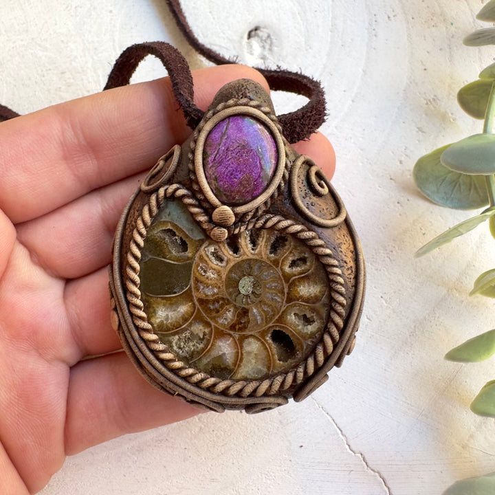 Natural fossil pendant jewelry for grounding and protection