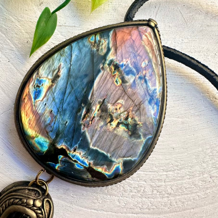 Natural gemstone necklace – Labradorite with Black Tourmaline