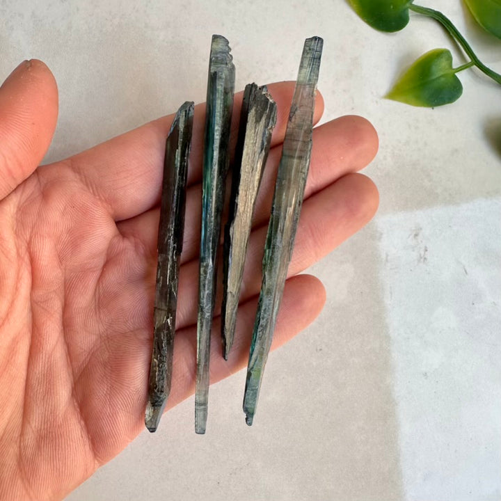 vivianite-thin-crystal-blade-natural-mineral