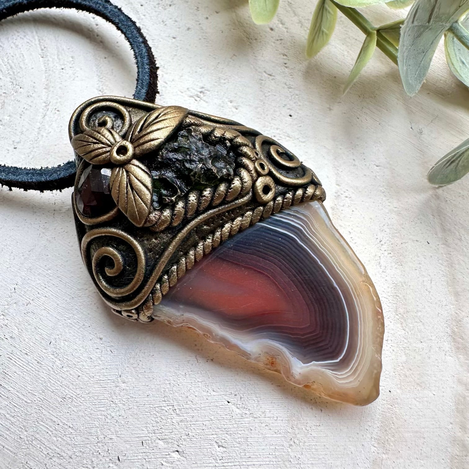 Energy pendant with agate moldavite and red garnet