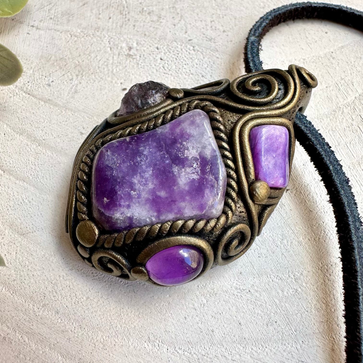 Healing crystal necklace with lepidolite and amethyst