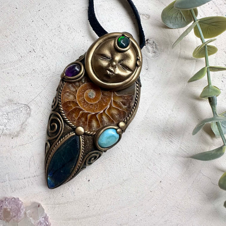 Healing crystal amulet pendant with ammonite and labradorite