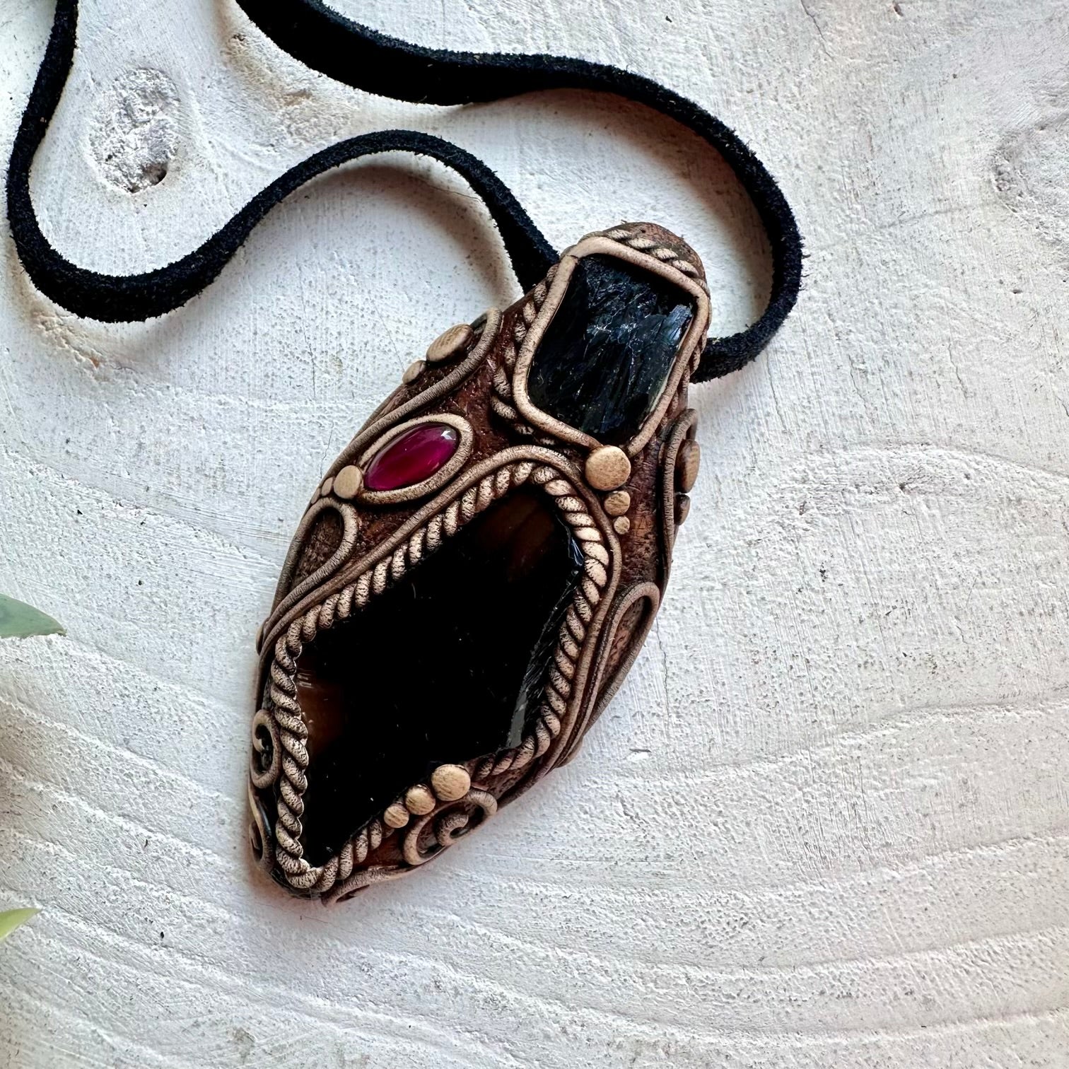 Unisex crystal necklace with Black Obsidian, Vivianite and Rhodolite Garnet handmade jewelry.