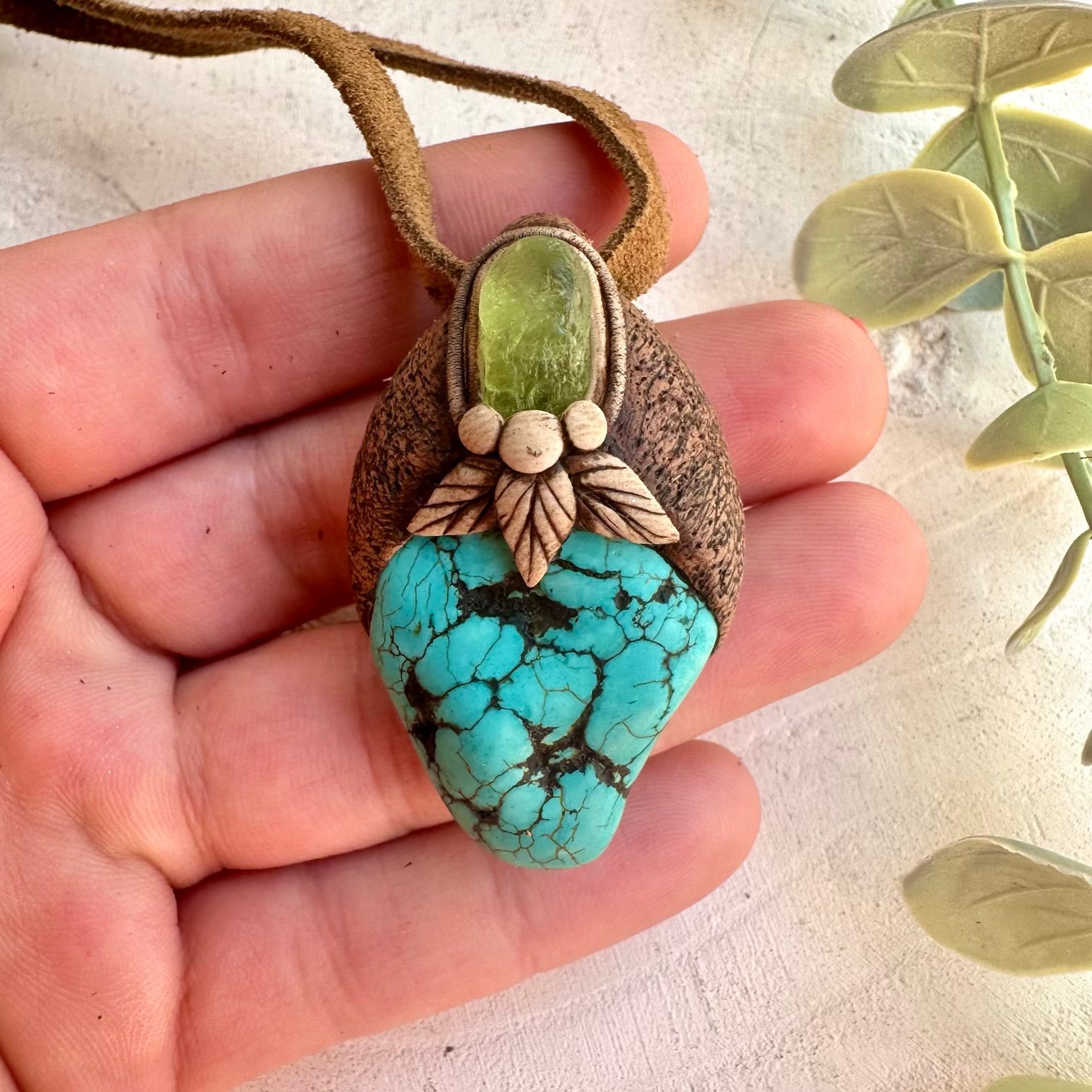 Unisex crystal pendant necklace with Turquoise and Peridot