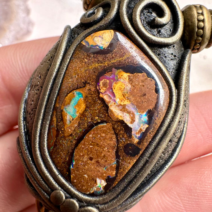 Healing crystal pendant with moldavite and opal