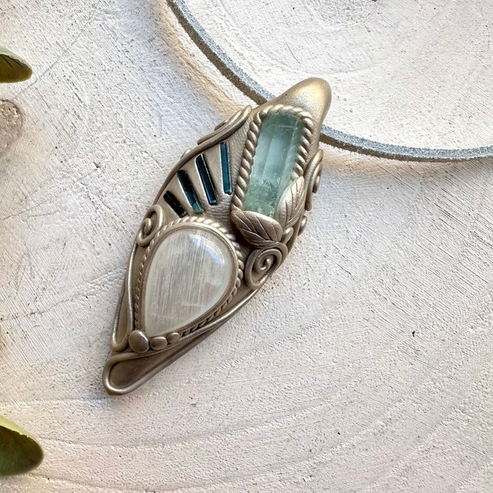 Healing crystal pendant with aquamarine and moonstone