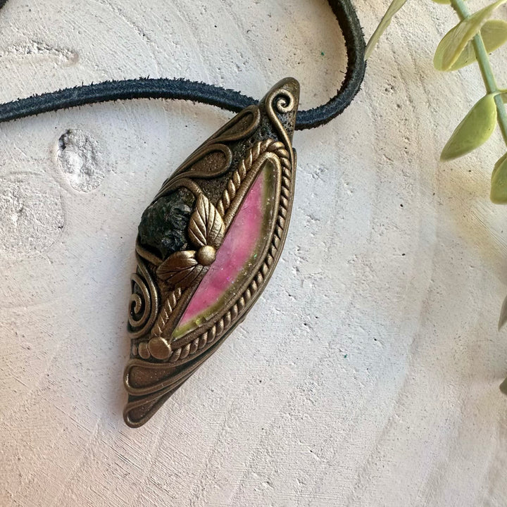 Heart chakra pendant with moldavite and tourmaline