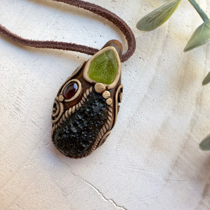 Spiritual pendant necklace with moldavite energy