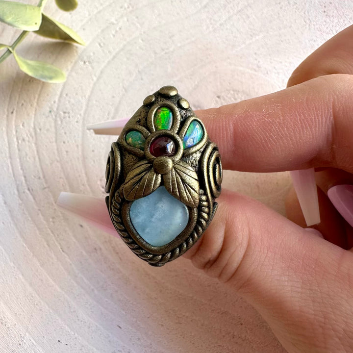 An enchanting healing crystal ring for calm, creativity, courage, confidence and emotional balance.
