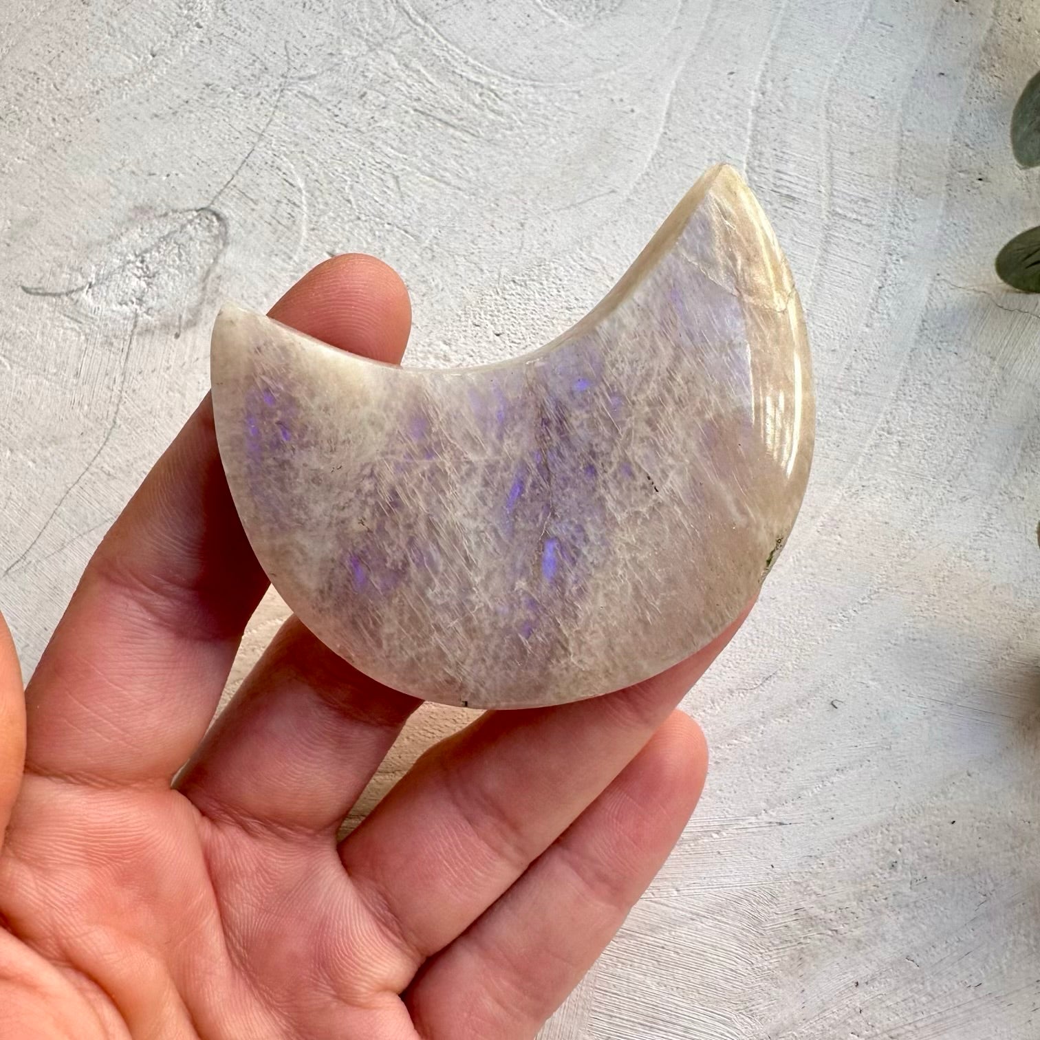 Flashy moonstone moon stone carving
