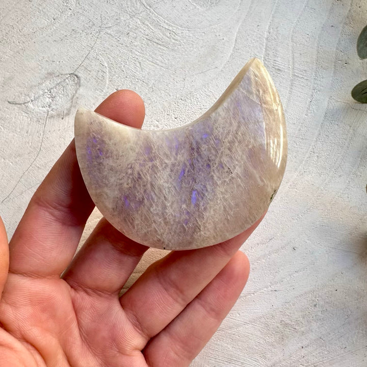 Flashy moonstone moon stone carving