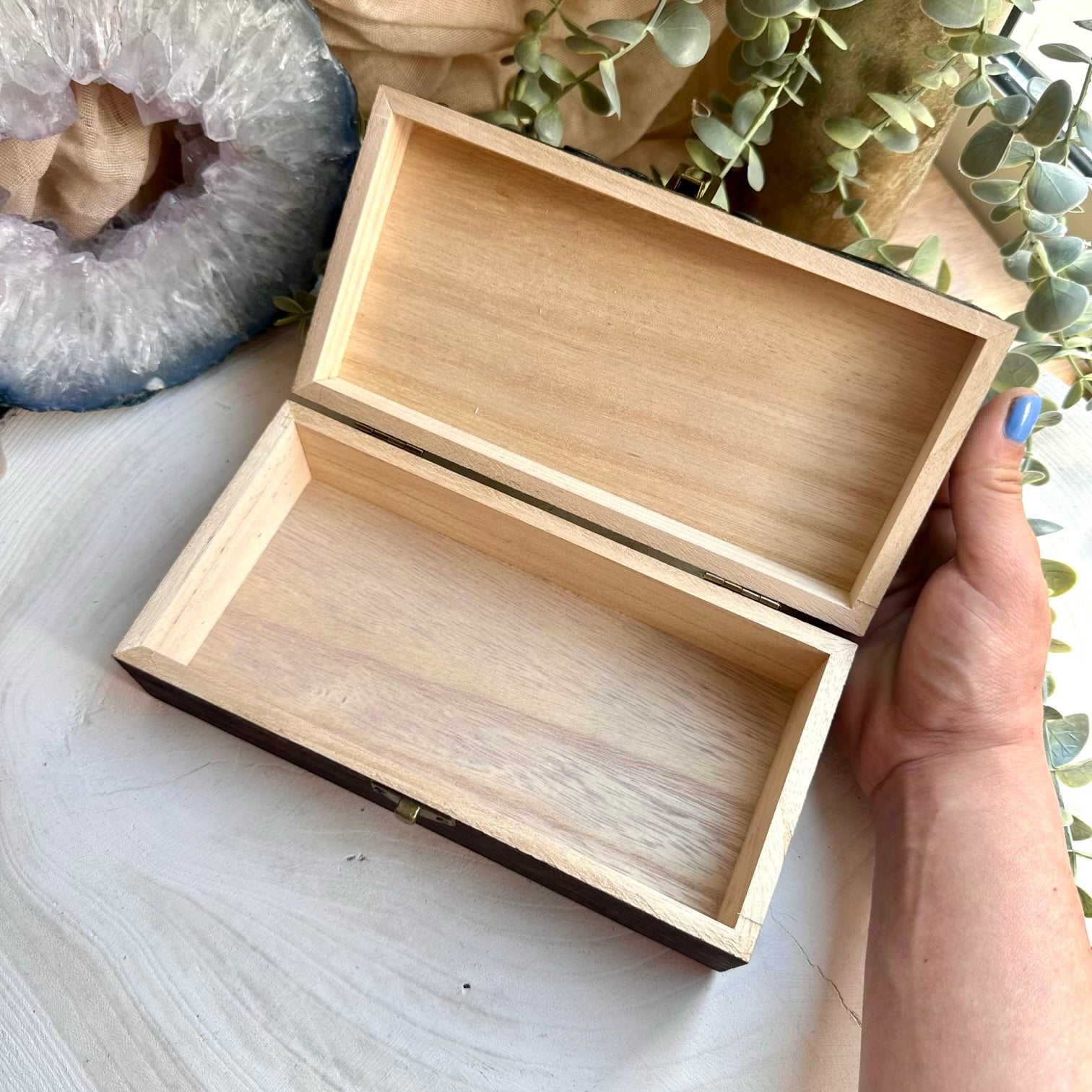 Spiritual home decor box with malachite and labradorite