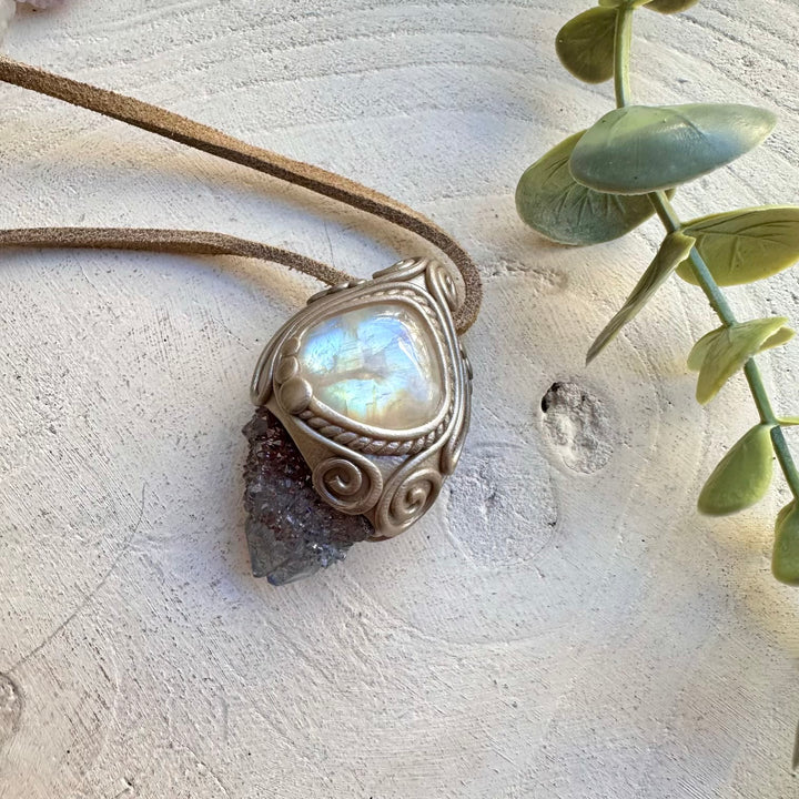 Healing crystal pendant with aura quartz and moonstone