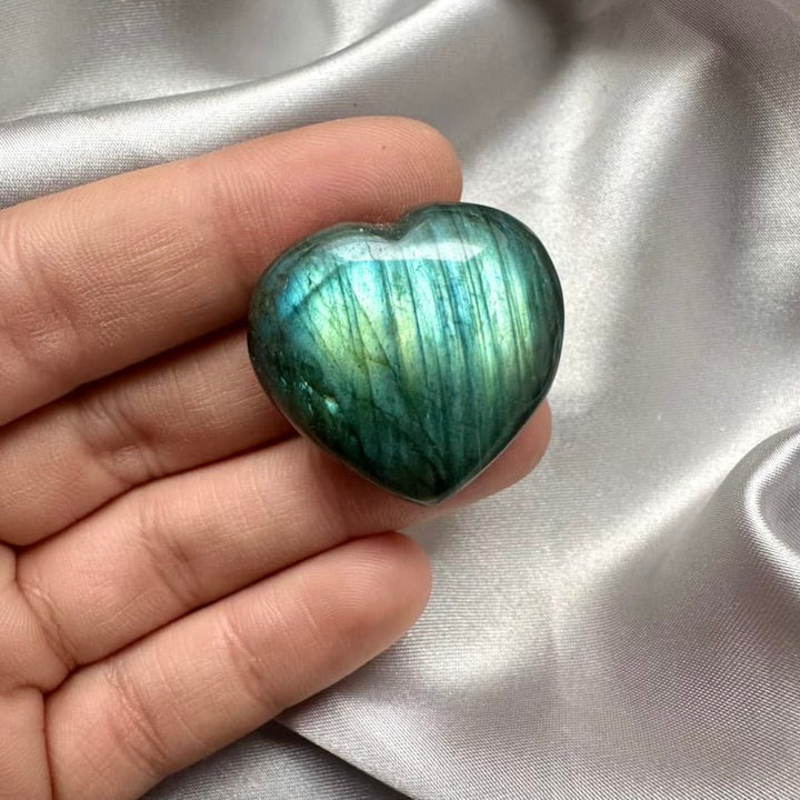 Labradorite Heart – Natural Polished Gemstone for Protection, Intuition & Energy Transformation (1 or 5 Pieces Set) - FairyGardenGlow