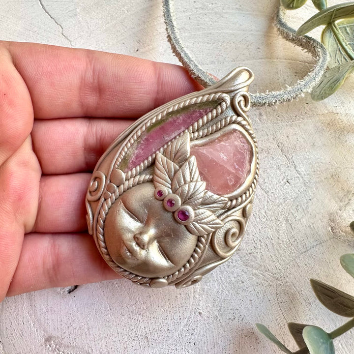 Spiritual necklace for love, passion and emotional strength with raw crystals