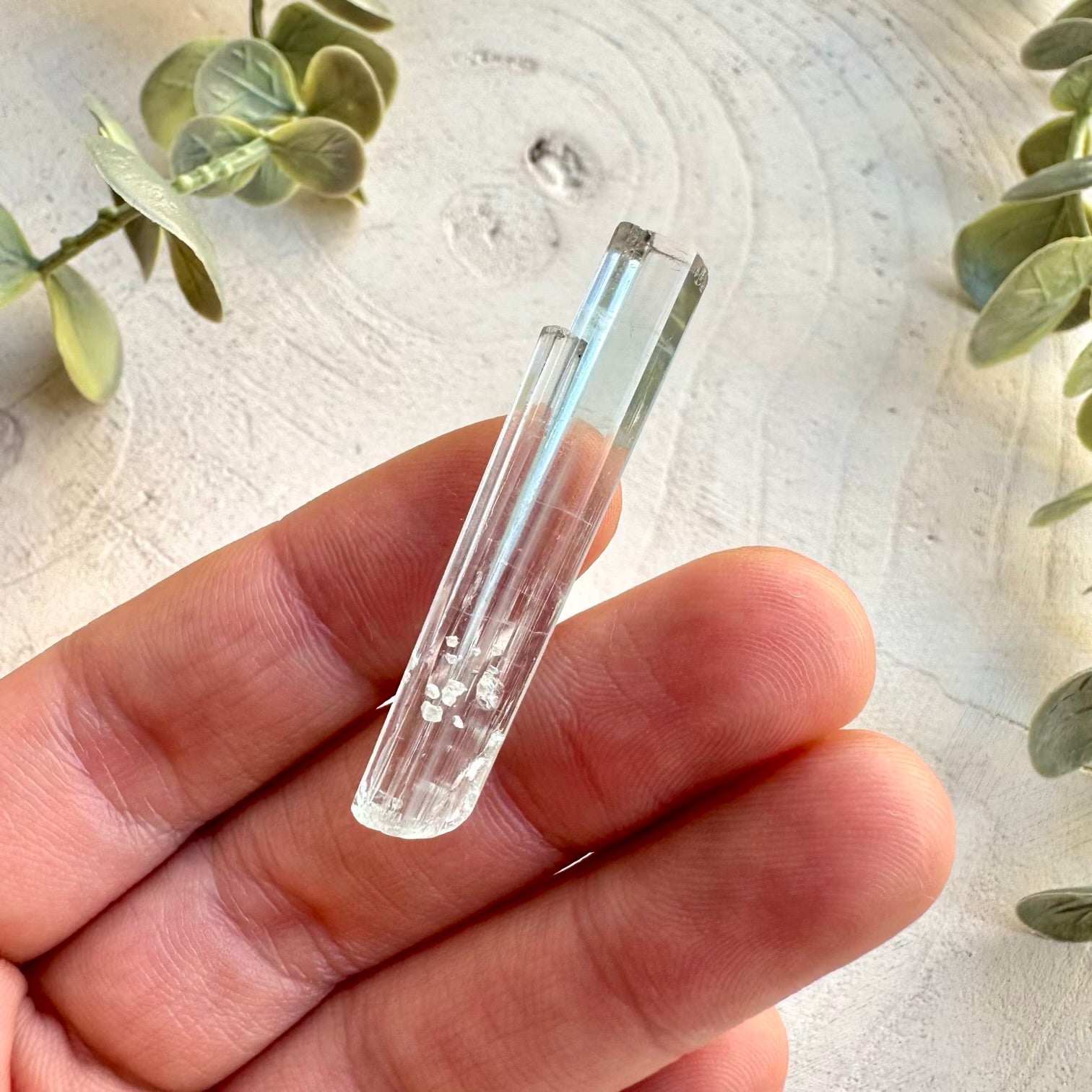 High quality natural aquamarine crystal specimen