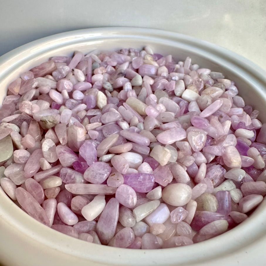 Kunzite Chips – Natural Kunzite Stones Lot, Small Healing Crystals for Love, Calm & Emotional Balance - FairyGardenGlow