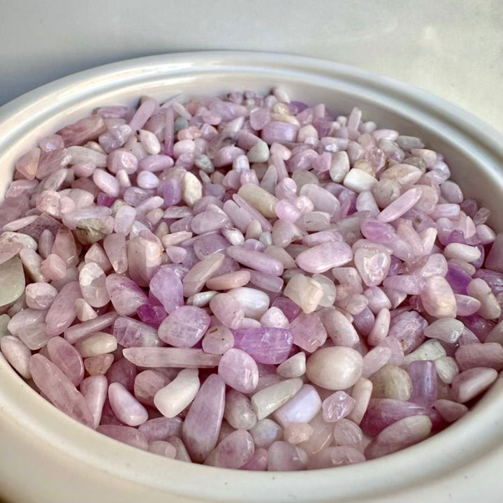 Kunzite Chips – Natural Kunzite Stones Lot, Small Healing Crystals for Love, Calm & Emotional Balance - FairyGardenGlow