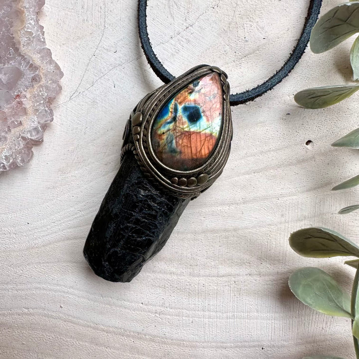 Healing crystal pendant with tourmaline and labradorite