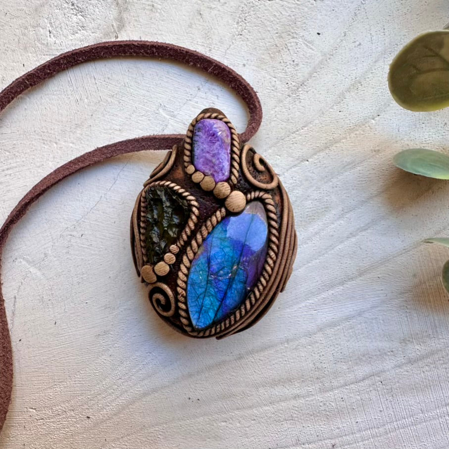 Handmade healing jewelry necklace with labradorite and moldavite