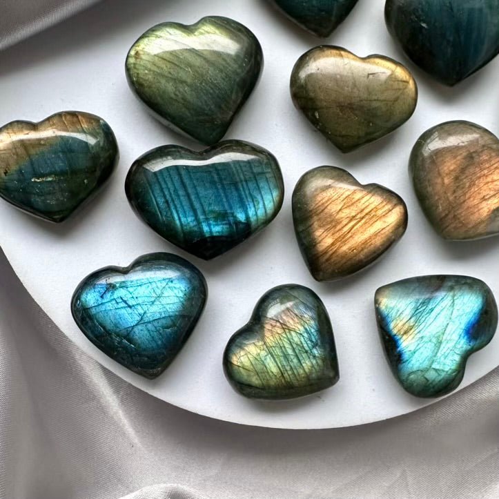 Labradorite Heart – Natural Polished Gemstone for Protection, Intuition & Energy Transformation (1 or 5 Pieces Set) - FairyGardenGlow