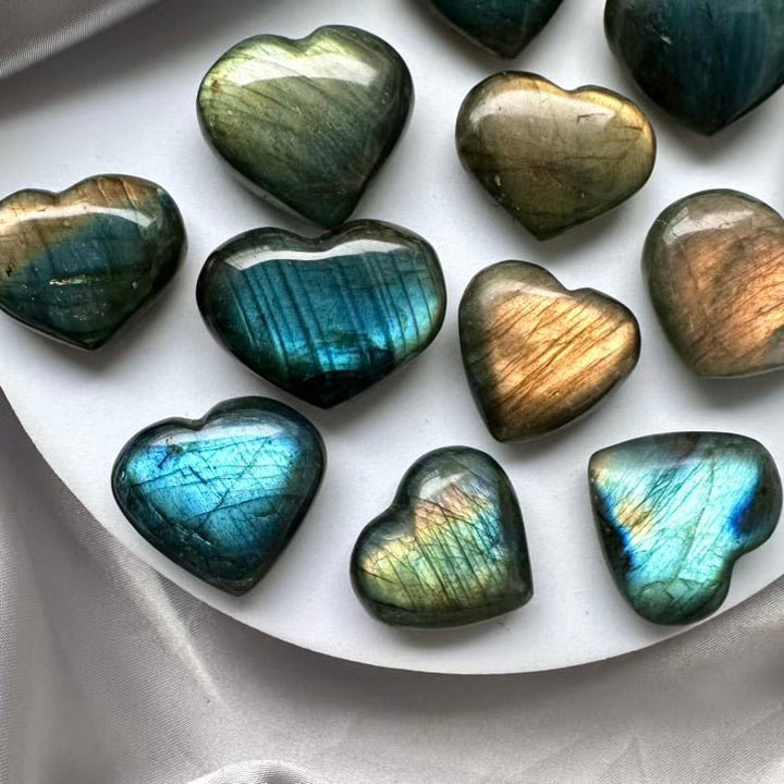 Labradorite Heart – Natural Polished Gemstone for Protection, Intuition & Energy Transformation (1 or 5 Pieces Set) - FairyGardenGlow