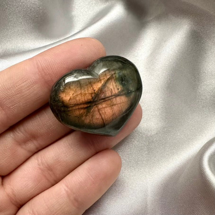 Labradorite Heart – Natural Polished Gemstone for Protection, Intuition & Energy Transformation (1 or 5 Pieces Set) - FairyGardenGlow
