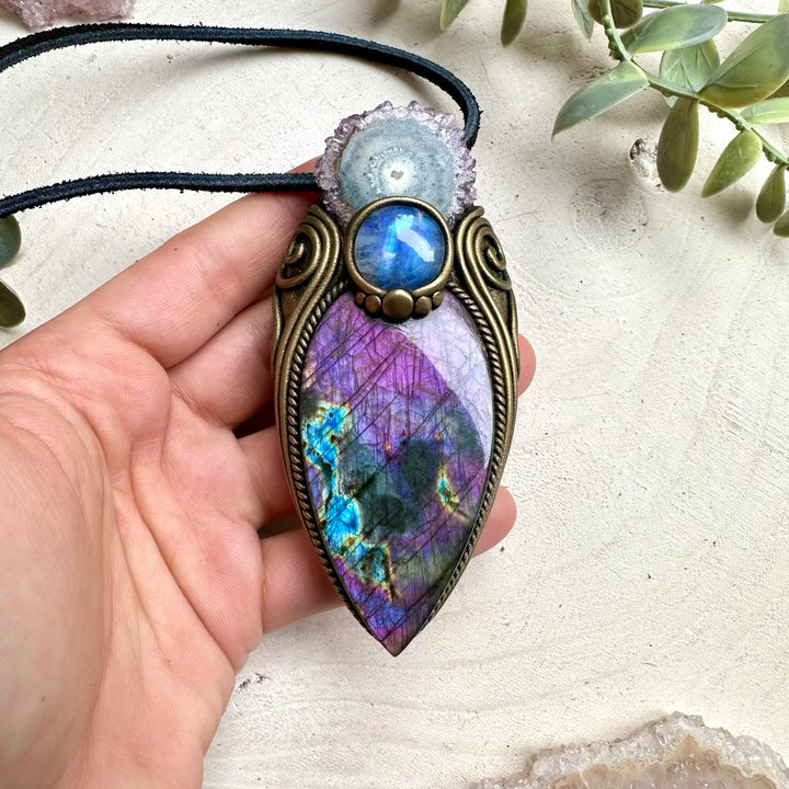 Healing crystal pendant with labradorite moonstone and amethyst