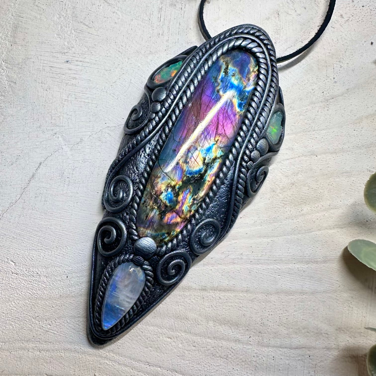 Healing crystal pendant necklace with labradorite and moonstone