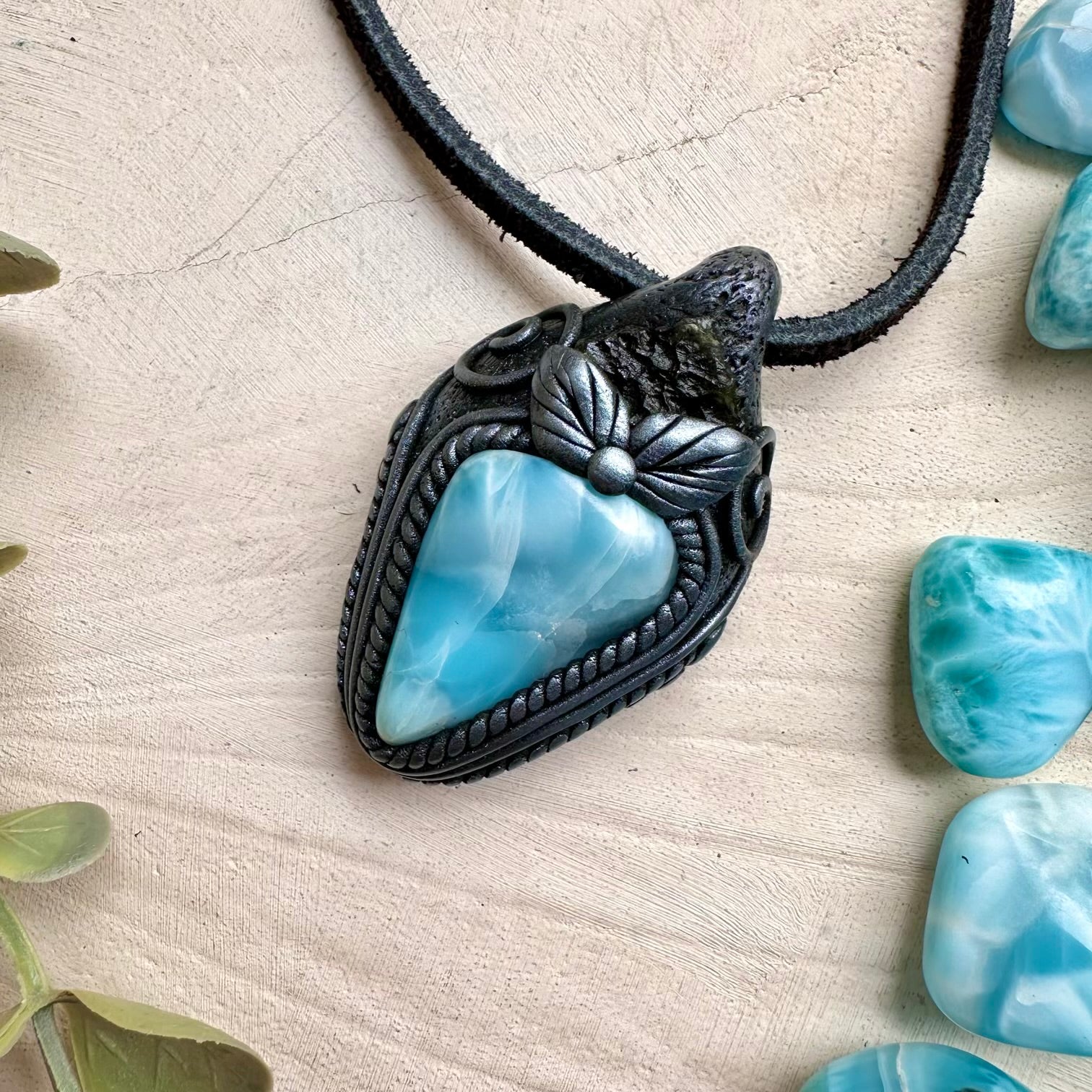 Spiritual jewelry combining moldavite and larimar