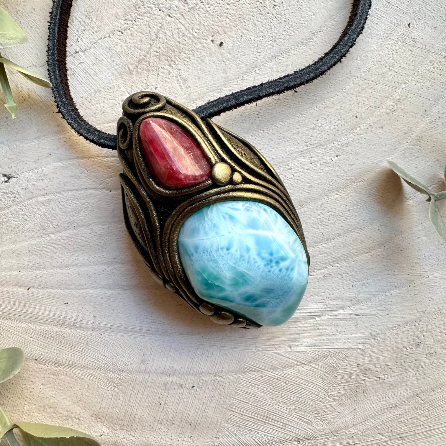 Healing crystal pendant with larimar and rhodonite