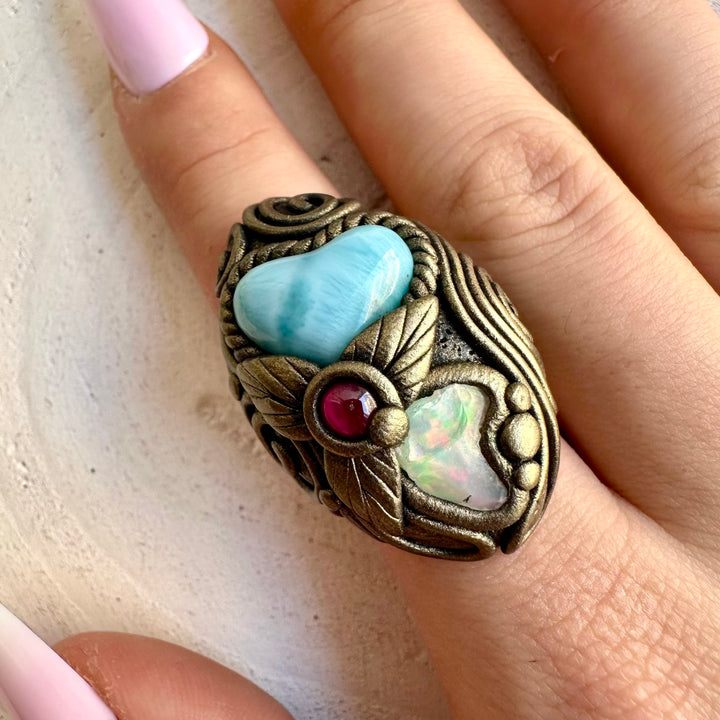 An enchanting healing crystal ring inspired by tranquility, creativity, emotional balance, confidence and personal strength.
