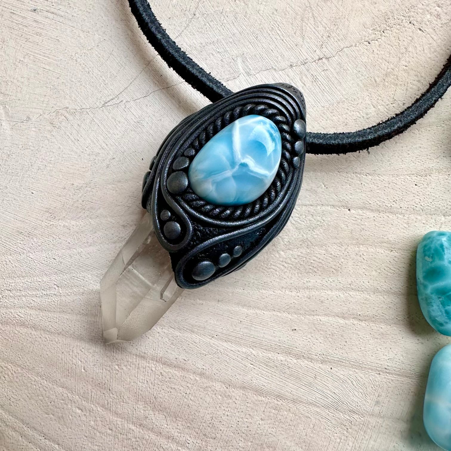Healing crystal pendant with quartz and larimar